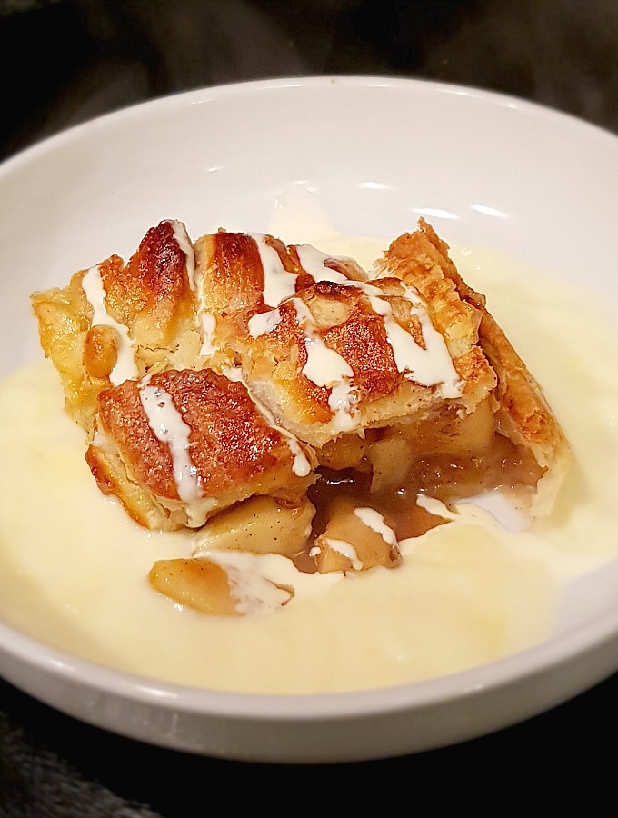 This apple pie recipe is super easy and tastes absolutely delicious. It's a great way to use up any bruised apples and is a tasty treat.